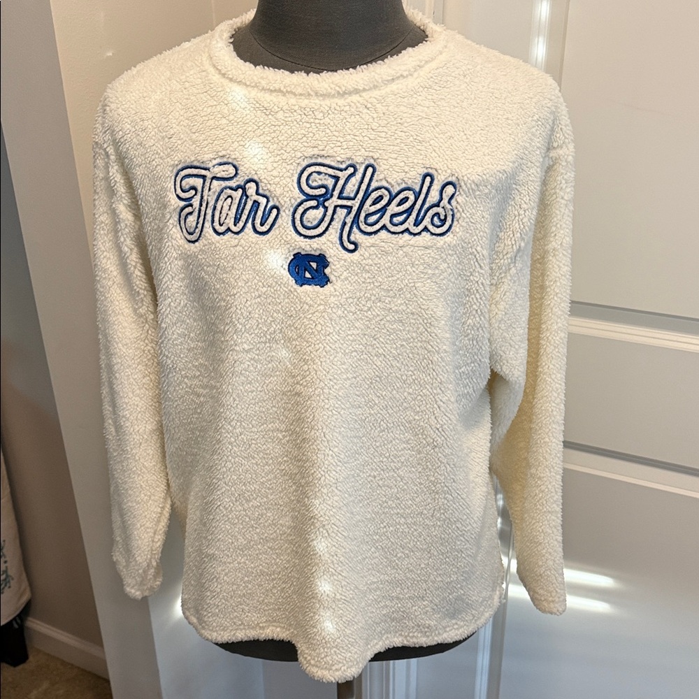 Tar Heel’s Women's Cream and Blue Sweater